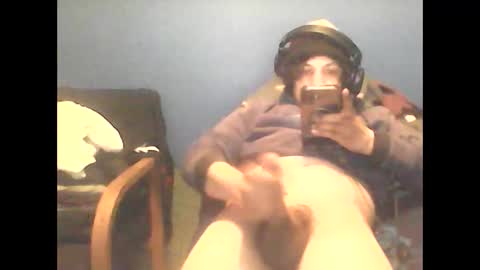 Snapshot of mochaandcreme chatting on 12/17/25, 01:50 mochaandcreme online show from 12/17/25, 01:50