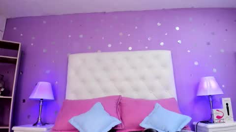 Snapshot of models_sophia chatting on 12/20/25, 07:32 Sophia online show from 12/20/25, 07:32