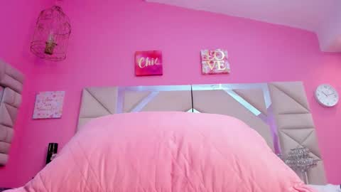 Snapshot of models_sophia chatting on 02/20/26, 07:36 Sophia online show from 02/20/26, 07:36