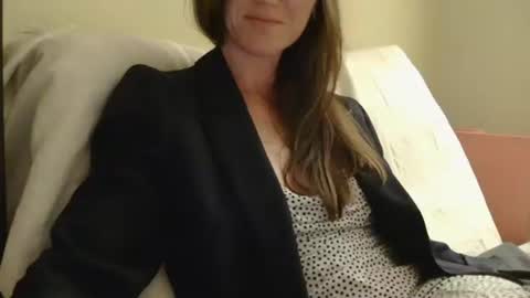 Snapshot of modesta1413 chatting on 11/20/25, 11:48 Aurora online show from 11/20/25, 11:48