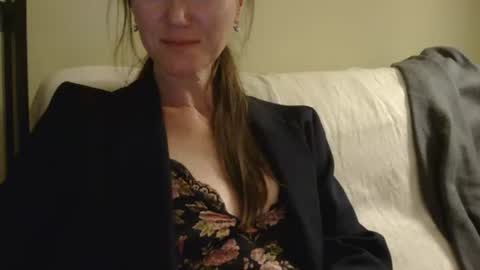 Snapshot of modesta1413 chatting on 11/27/25, 02:57 Aurora online show from 11/27/25, 02:57