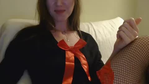 Snapshot of modesta1413 chatting on 12/04/25, 10:40 Aurora online show from 12/04/25, 10:40