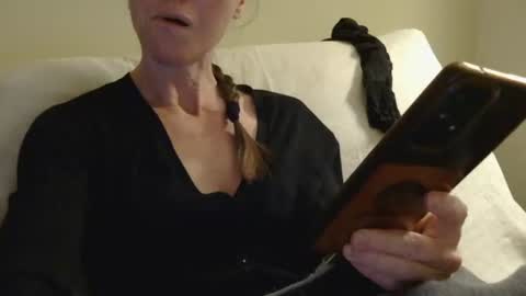 Snapshot of modesta1413 chatting on 12/14/25, 11:42 Aurora online show from 12/14/25, 11:42