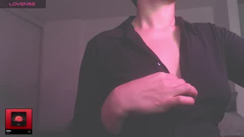 Snapshot of modjo_ chatting on 10/11/25, 04:12 Modjo online show from 10/11/25, 04:12