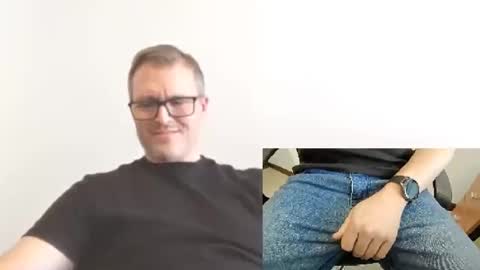 Snapshot of moe_001 chatting on 09/12/25, 06:41 Moe online show from 09/12/25, 06:41