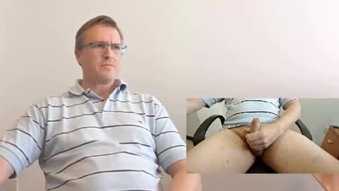 Snapshot of moe_001 chatting on 11/14/25, 07:01 Moe online show from 11/14/25, 07:01