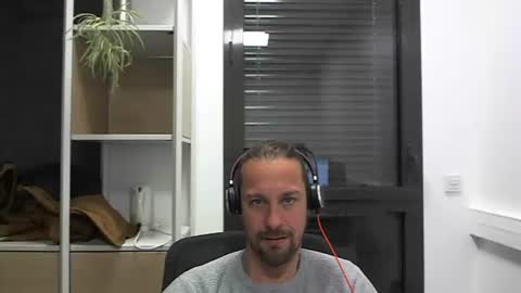 Snapshot of moi9876543210 chatting on 12/13/24, 03:11 Julien online show from 12/13/24, 03:11