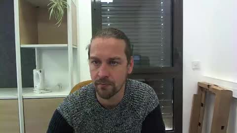 Snapshot of moi9876543210 chatting on 01/21/25, 12:29 Julien online show from 01/21/25, 12:29