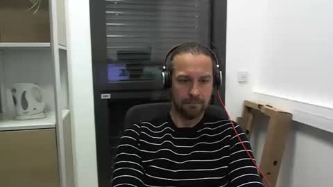 Snapshot of moi9876543210 chatting on 01/28/25, 03:46 Julien online show from 01/28/25, 03:46