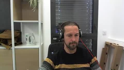 Snapshot of moi9876543210 chatting on 02/04/25, 11:49 Julien online show from 02/04/25, 11:49