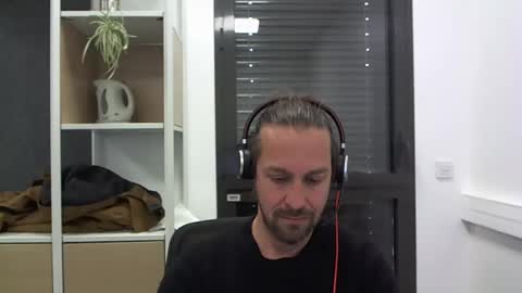 Snapshot of moi9876543210 chatting on 03/10/25, 03:41 Julien online show from 03/10/25, 03:41
