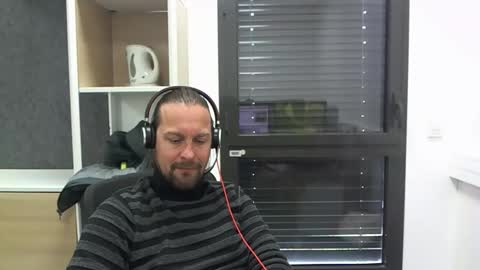 Snapshot of moi9876543210 chatting on 03/03/26, 11:16 Julien online show from 03/03/26, 11:16