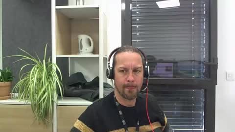 Snapshot of moi9876543210 chatting on 03/12/26, 11:16 Julien online show from 03/12/26, 11:16