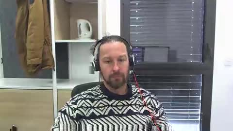 Snapshot of moi9876543210 chatting on 03/30/26, 10:16 Julien online show from 03/30/26, 10:16