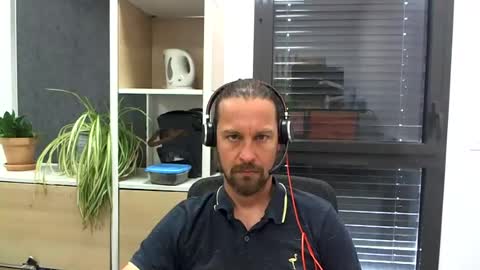 Snapshot of moi9876543210 chatting on 06/18/26, 10:30 Julien online show from 06/18/26, 10:30
