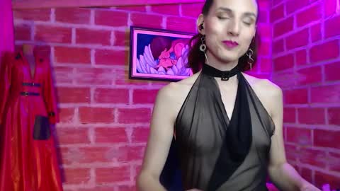 Snapshot of moira_hot chatting on 10/04/25, 12:52 moira_hot online show from 10/04/25, 12:52