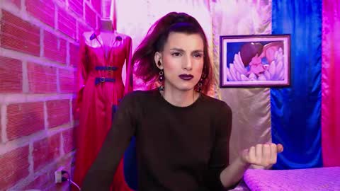 Snapshot of moira_hot chatting on 10/18/25, 03:53 moira_hot online show from 10/18/25, 03:53