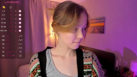 Snapshot of moirebroady chatting on 02/04/25, 08:17 Laura online show from 02/04/25, 08:17