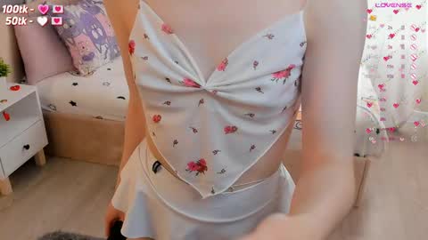 Snapshot of moirebroady chatting on 02/14/25, 08:10 Laura online show from 02/14/25, 08:10