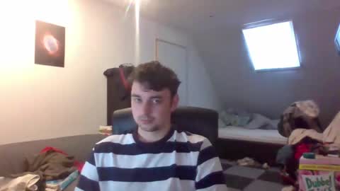 Snapshot of moistbreadstick chatting on 06/15/26, 05:04 moistbreadstick online show from 06/15/26, 05:04
