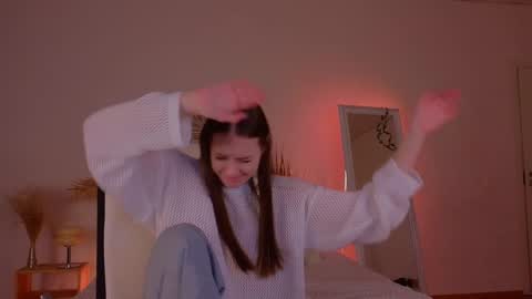 Molly online show from 12/07/24, 12:19