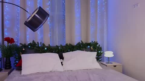 Molly online show from 12/25/24, 09:43