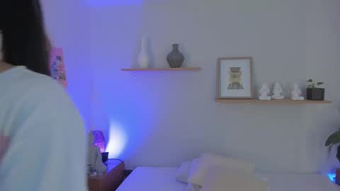 M o L l i E  online show from 03/03/25, 12:16