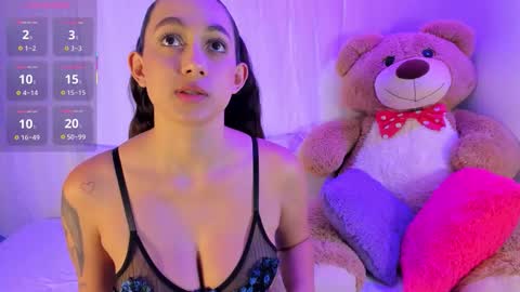 M o L l i E  online show from 11/07/25, 10:32