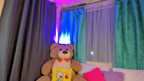 Snapshot of moll1e_ chatting on 01/06/26, 10:12 M o L l i E online show from 01/06/26, 10:12