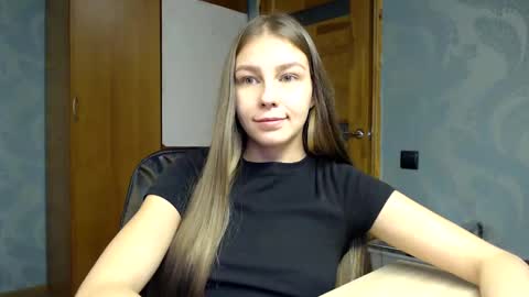 Snapshot of molli_and_tom chatting on 12/05/24, 10:12 Bitcoin 1P8NuZxsaNsQTx7wJJJ7Ao1mic4nvJPVLC online show from 12/05/24, 10:12