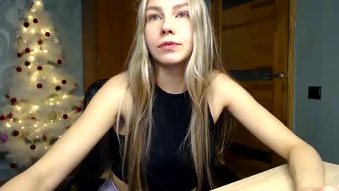 Snapshot of molli_and_tom chatting on 12/26/24, 10:52 Bitcoin 1P8NuZxsaNsQTx7wJJJ7Ao1mic4nvJPVLC online show from 12/26/24, 10:52