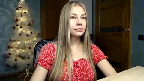 Snapshot of molli_and_tom chatting on 01/10/25, 05:24 Bitcoin 1P8NuZxsaNsQTx7wJJJ7Ao1mic4nvJPVLC online show from 01/10/25, 05:24