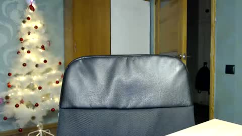 Snapshot of molli_and_tom chatting on 01/24/25, 03:22 Bitcoin 1P8NuZxsaNsQTx7wJJJ7Ao1mic4nvJPVLC online show from 01/24/25, 03:22