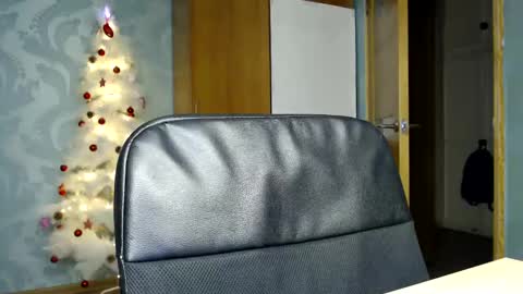 Snapshot of molli_and_tom chatting on 01/25/25, 04:13 Bitcoin 1P8NuZxsaNsQTx7wJJJ7Ao1mic4nvJPVLC online show from 01/25/25, 04:13