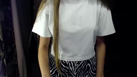 Snapshot of molli_and_tom chatting on 09/21/25, 11:50 Bitcoin 1P8NuZxsaNsQTx7wJJJ7Ao1mic4nvJPVLC online show from 09/21/25, 11:50