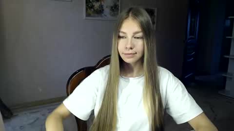 Snapshot of molli_and_tom chatting on 10/05/25, 09:29 Bitcoin 1P8NuZxsaNsQTx7wJJJ7Ao1mic4nvJPVLC online show from 10/05/25, 09:29