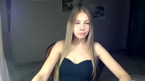 Snapshot of molli_and_tom chatting on 10/12/25, 09:58 Bitcoin 1P8NuZxsaNsQTx7wJJJ7Ao1mic4nvJPVLC online show from 10/12/25, 09:58