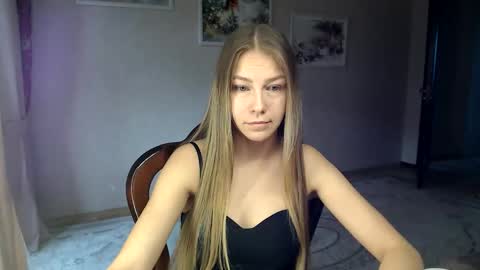 Snapshot of molli_and_tom chatting on 10/13/25, 10:37 Bitcoin 1P8NuZxsaNsQTx7wJJJ7Ao1mic4nvJPVLC online show from 10/13/25, 10:37