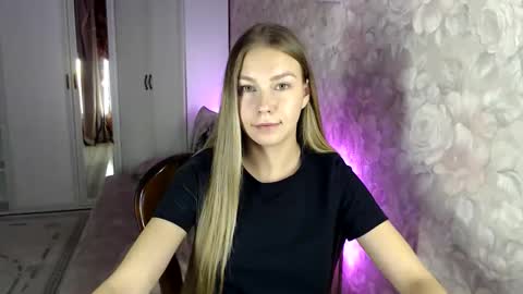 Snapshot of molli_and_tom chatting on 10/15/25, 01:55 Bitcoin 1P8NuZxsaNsQTx7wJJJ7Ao1mic4nvJPVLC online show from 10/15/25, 01:55
