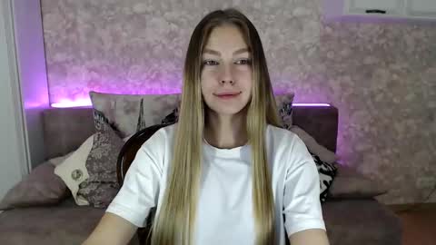 Snapshot of molli_and_tom chatting on 11/27/25, 08:44 Bitcoin 1P8NuZxsaNsQTx7wJJJ7Ao1mic4nvJPVLC online show from 11/27/25, 08:44