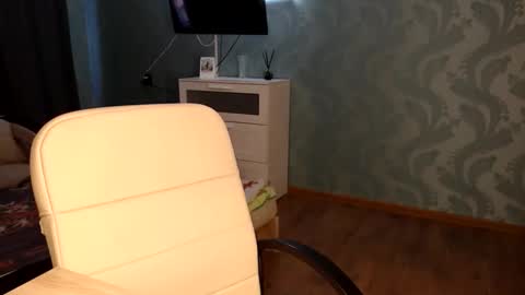 Snapshot of molli_and_tom chatting on 03/24/26, 03:28 Bitcoin 1P8NuZxsaNsQTx7wJJJ7Ao1mic4nvJPVLC online show from 03/24/26, 03:28