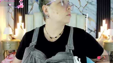 Hey Guys  Im Mollie online show from 10/08/25, 12:36