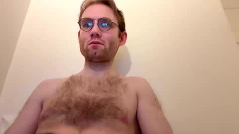 Snapshot of molliter chatting on 05/03/26, 12:38 molliter online show from 05/03/26, 12:38