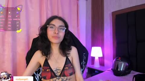 Snapshot of molly__a chatting on 04/18/26, 07:07 Molly online show from 04/18/26, 07:07