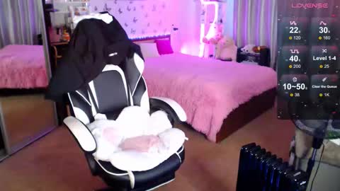 Molly Prvt is open online show from 09/13/25, 08:14