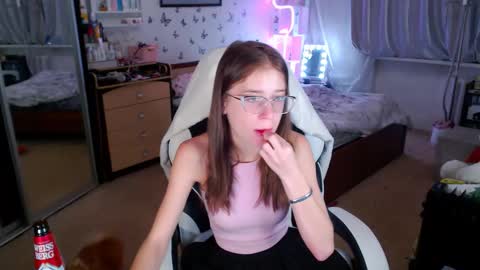 Molly Prvt is open online show from 10/08/25, 06:00