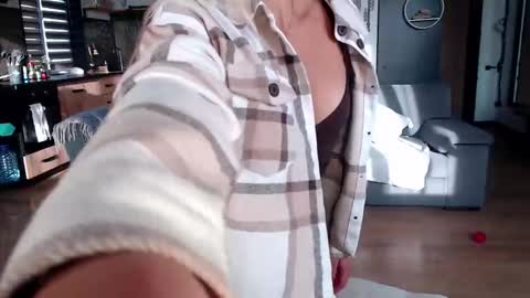 Molly online show from 11/22/25, 11:20