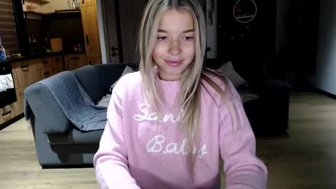 Snapshot of molly_bell chatting on 01/16/26, 02:21 Molly online show from 01/16/26, 02:21