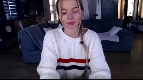 Snapshot of molly_bell chatting on 01/17/26, 01:27 Molly online show from 01/17/26, 01:27