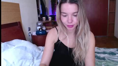Molly online show from 04/24/26, 07:33